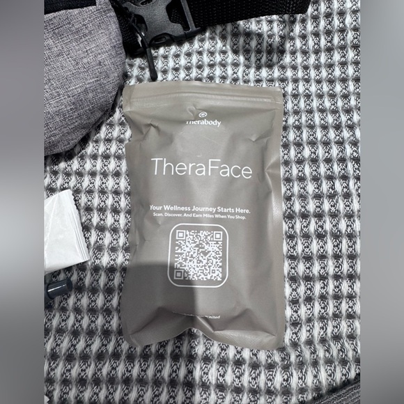 United Polaris Therabody Amenity Travel Kit - Gray - Picture 4 of 5